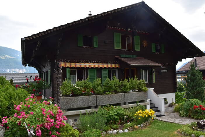 Chalet mit Umschwung, Seesicht und Potential in Leissigen